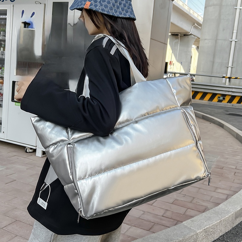 Down Jacket Packable - 女性 Y2k シルバーショルダーバッグ韓国のファッショントートバッグ大容量パッド入りキルティングコートバッグ通勤枕ハンドバッグ冬新